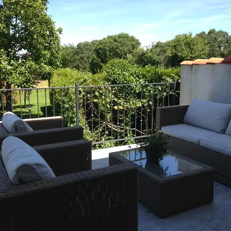 Au Chiron Bed & Breakfast 3*