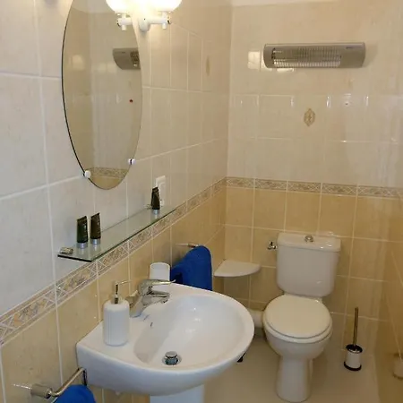 Au Chiron Bed & Breakfast 3*