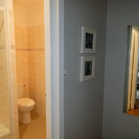 Au Chiron Bed & Breakfast