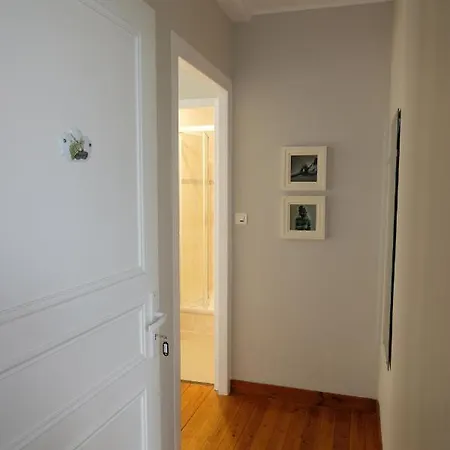 Au Chiron Bed & Breakfast