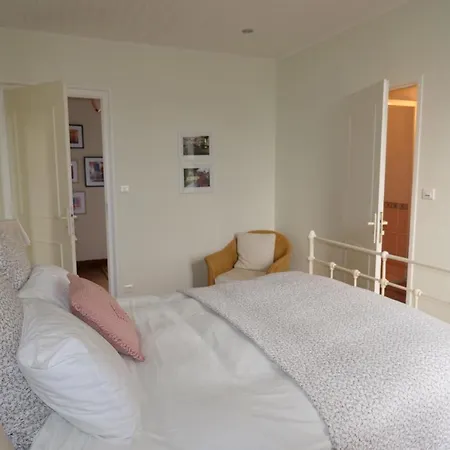 Au Chiron Bed & Breakfast