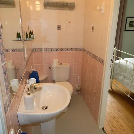 Au Chiron Bed & Breakfast 3*