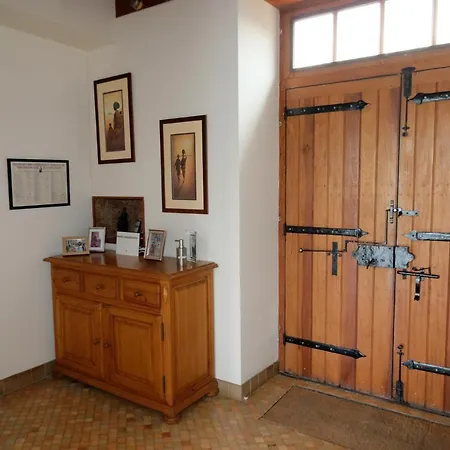 Au Chiron Bed & Breakfast 3*