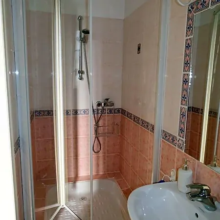 Au Chiron Bed & Breakfast 3*